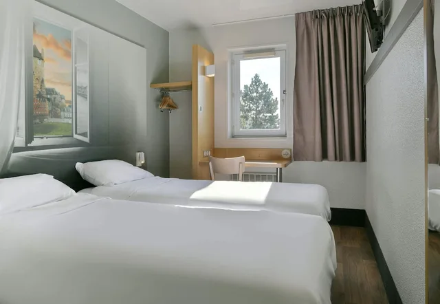 غرفة بسريرين منفصلين، B&B Hotel Le Mans Nord 1 1/4