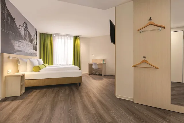غرفة قياسية بسريرين منفصلين لذوي الإعاقة، Super 8 by Wyndham Chemnitz 5/7