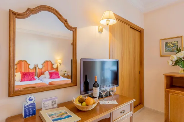 غرفة قياسية بسريرين منفصلين، Miramar Hotel 9/9