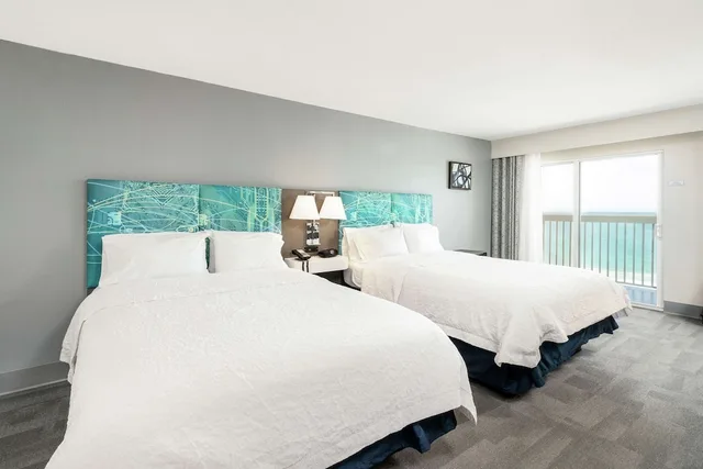 Room, 2 Queen Beds, Balcony, Hampton Inn Daytona Beach Shores 2/5