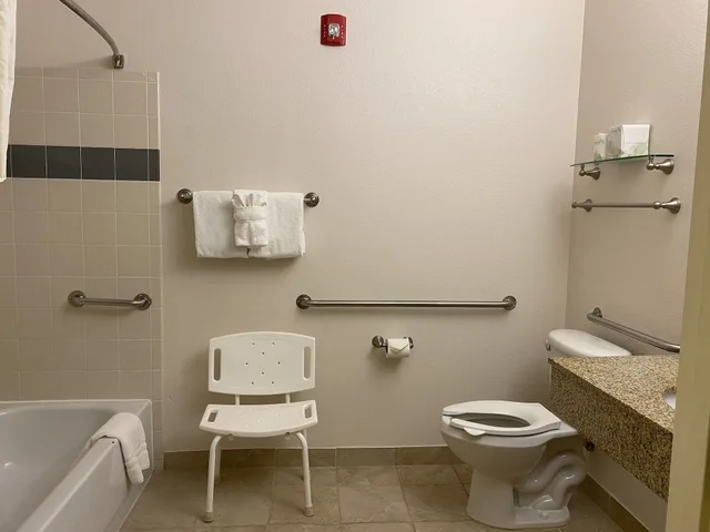 غرفة بسرير كوين لذوي الإعاقة، A Riverside Inn Travelodge by Wyndham 8/10