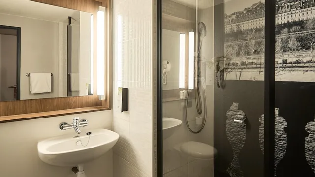 غرفة قياسية بسرير كوين، CAMPANILE PARIS SUD - PORTE D'ORLEANS ARCUEIL 9/10