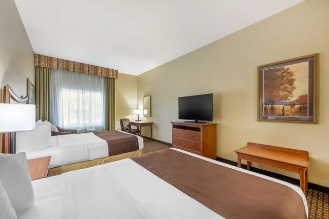 غرفة بسريرين كوين بحوض استحمام لذوي الإعاقة، Best Western Plus Grand Island Inn & Suites 1/5