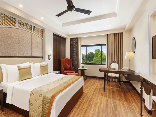غرفة سوبيريور بسرير مزدوج، La Place Sarovar Portico Lucknow 2/5