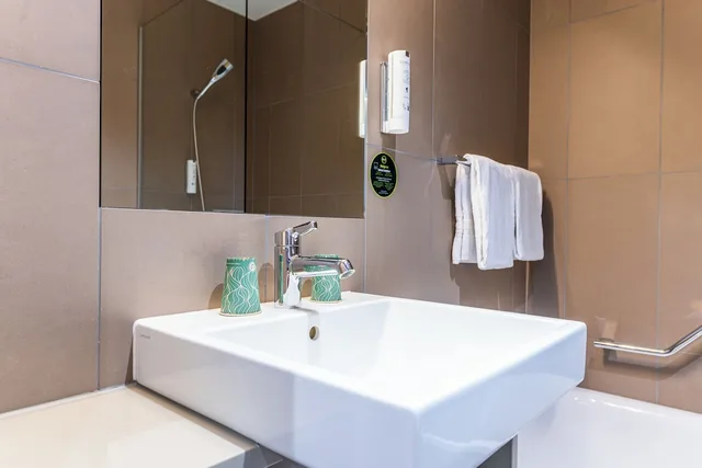 غرفة بسريرين منفصلين، B&B Hotel Lausanne Crissier 3/4