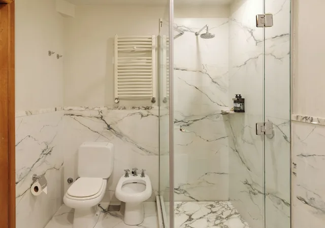 غرفة ديلوكس بسرير مزدوج بإطلالة على البحيرة، LA ESCONDIDA CASA DE HUESPEDES & SPA 2/2