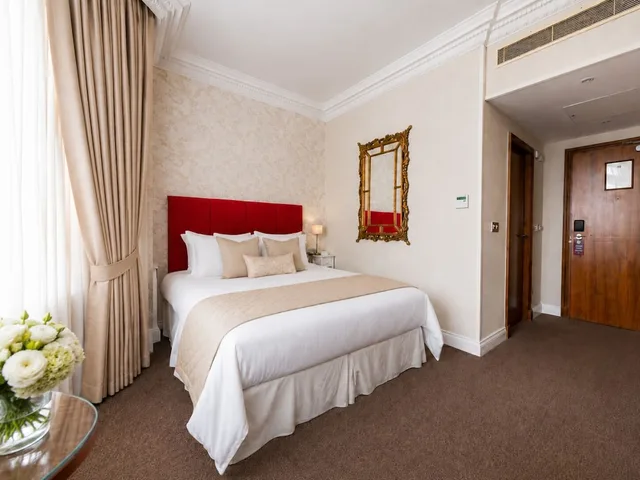Double Room Queen, Ashburn 7/10