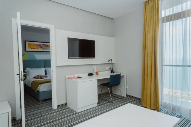 شقة عائلية بسرير مزدوج بإطلالة على البحر بغرفة نوم واحدة مع أريكة بمطبخ، Tangerine Apart Hotel Batumi 2/3