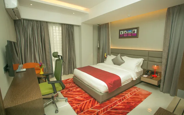 غرفة ديلوكس بسرير كوين بإطلالة على المدينة بغرفة نوم واحدة، Hotel Omni Residency 2/10