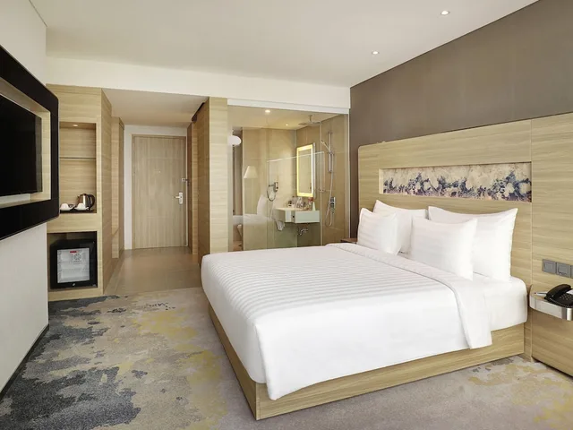 غرفة سوبيريور بسرير كينج، Novotel Samator Surabaya Timur 3/5