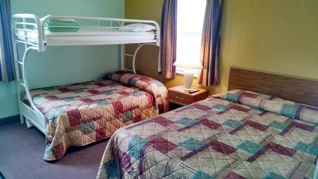 غرفة عائلية بسرير كوين وسرير فردي، Key West Hotel 3/4