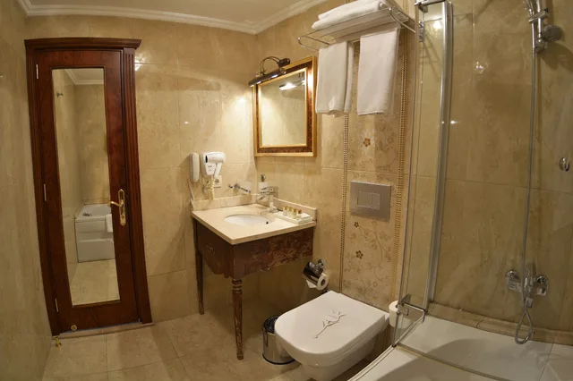 Deluxe, Queen Bed, Arden City Hotel 8/10