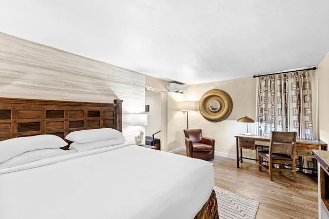 جناح بسرير مزدوج، Lodge On The Desert 1/2