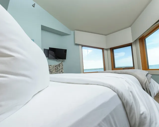 جناح بسرير كينج بإطلالة على البحيرة، Blue Wave Inn 1/8