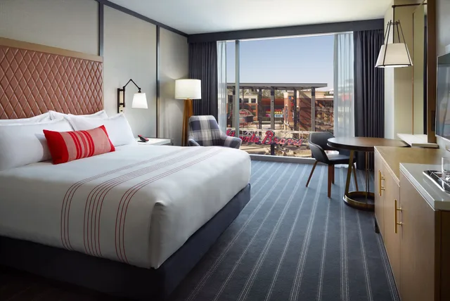 جناح فاخر بسرير كينج بشرفة، Omni Hotel At the Battery Atlanta 1/10