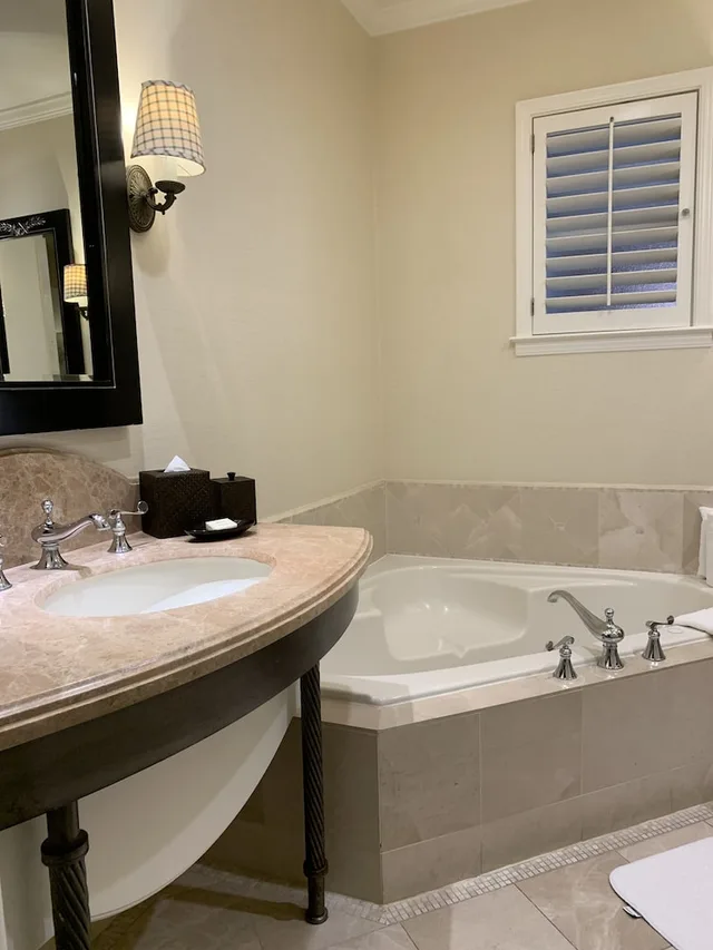 Suite, King Bed, Vineyard View, Sofa, Patio، Fairmont Sonoma Mission Inn & Spa 2/2