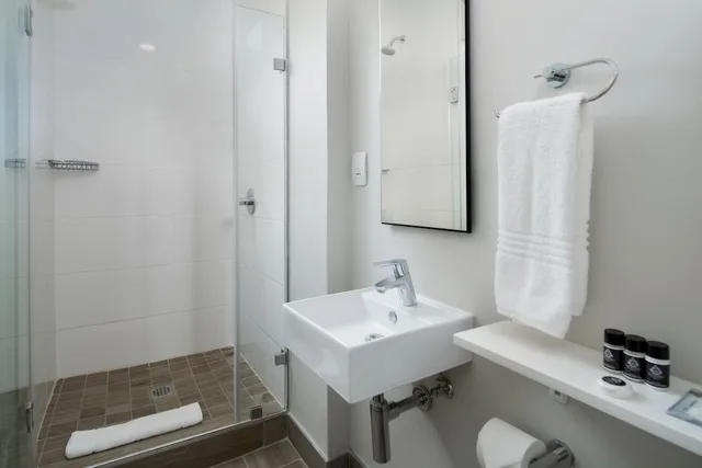 غرفة صغيرة بسرير كوين، The Regency Apartment Hotel Menlyn 3/3