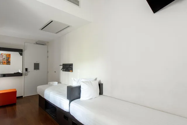 غرفة رباعية لذوي الإعاقة، easyHotel Amsterdam City Centre 4/8