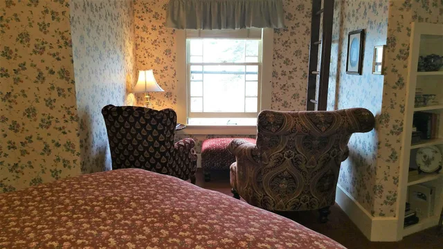 Gable, King Bed، Green Gables Inn, A Four Sisters Inn 3/3
