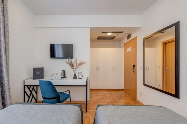 Classic, Twin Beds, Courtyard View, Hotel Pax 3/5