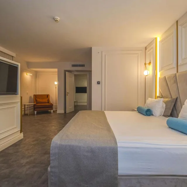 جناح ديلوكس بسرير كينج مع أريكة بجاكوزي، Best Western Plus Khan Hotel 4/7