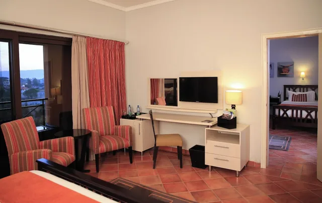 غرفة متصلة عائلية بسرير كوين وسريرين منفصلين بإطلالة على الحديقة بغرفتي نوم، Haile Resort Hawassa 7/9
