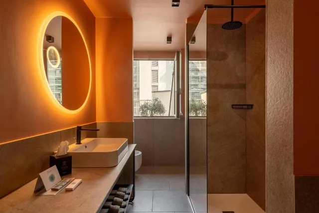 جناح جونيور، Hotel Tocq 5/5