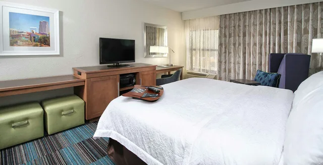 غرفة قياسية بسرير كينج، Hampton Inn Tucson Airport 1/3