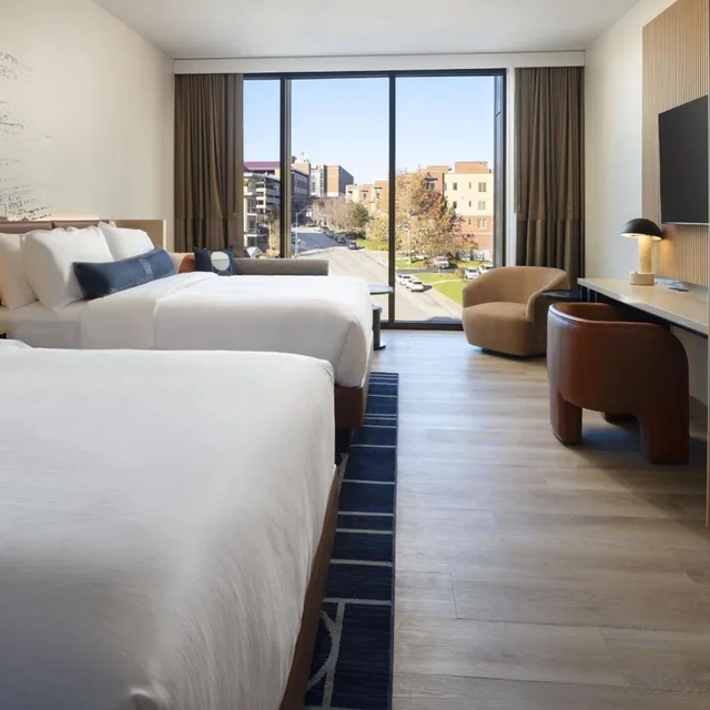 غرفة ركنية بسرير كوين، Cascade Hotel, Kansas City, a Tribute Portfolio Hotel 2/6
