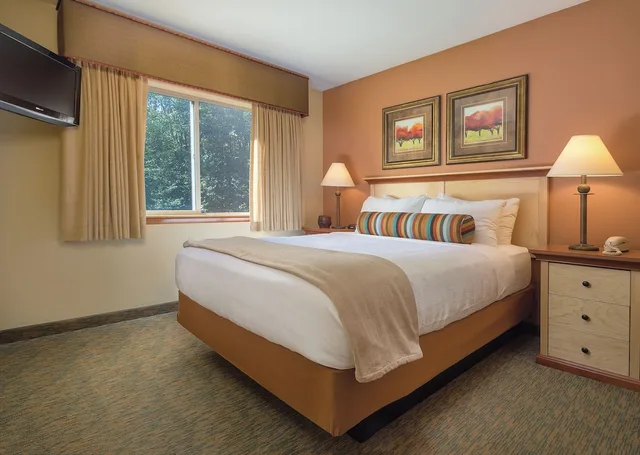 جناح بسريرين كوين بغرفتي نوم مع أريكة، Whispering Woods Resort 2/5