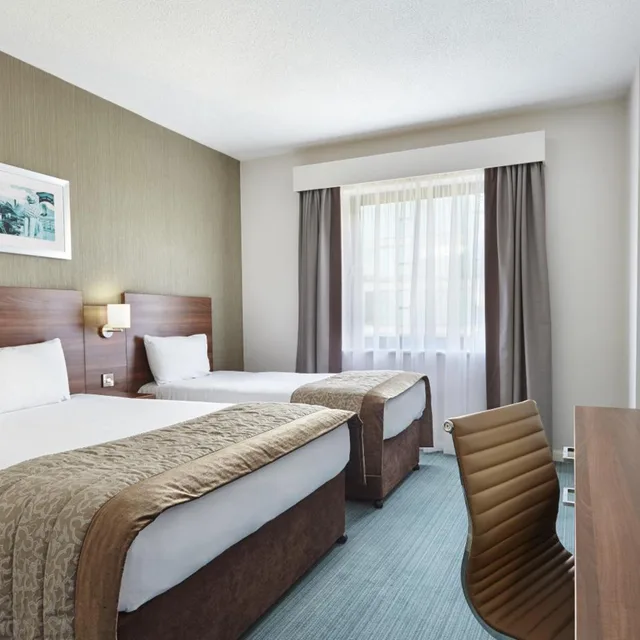 غرفة سوبيريور بسرير مزدوج أو سريرين منفصلين، Leonardo Hotel Milton Keynes 1/3