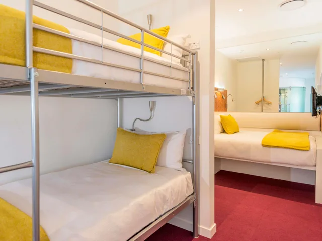 Urban, City, Family, Double Bed، Breakfree On Cashel 2/2