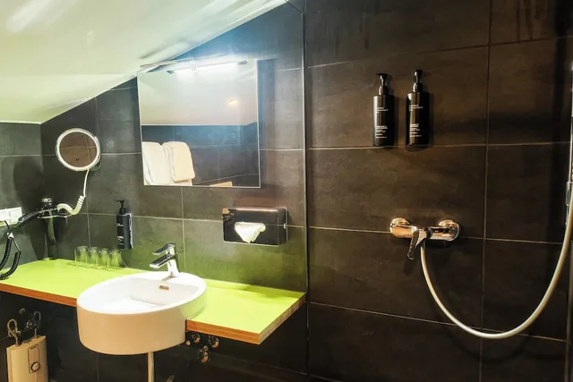 غرفة بريميوم بسريرين كوين مع أريكة، Select Hotel A1 Bremen 7/7