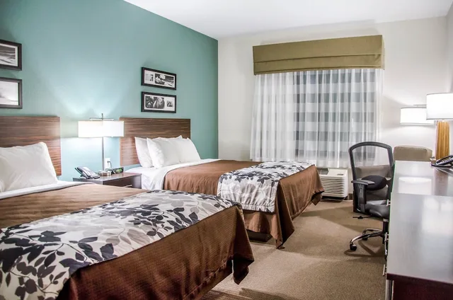 غرفة بسريرين كوين لذوي الإعاقة، Sleep Inn & Suites Center TX 1/3