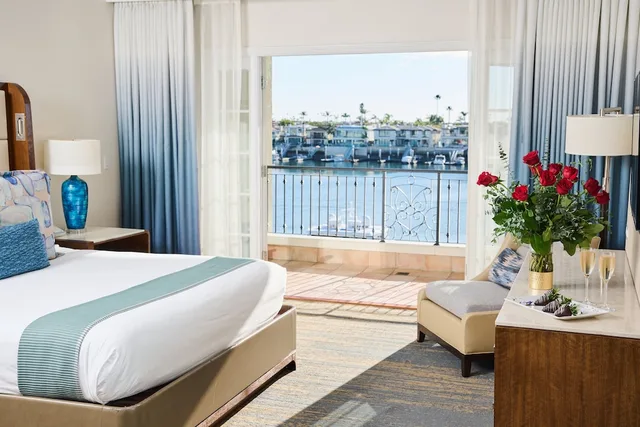 Room, King Bed, Beach Front، Balboa Bay Resort 3/5