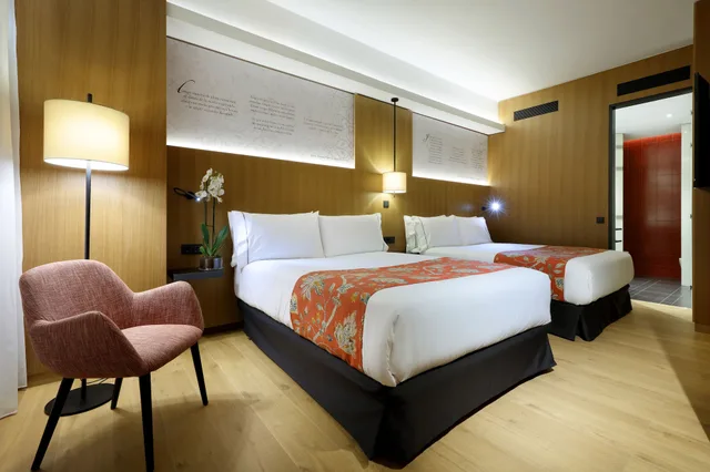Room, Triple, 1 Queen and 1 Single Bed, Aurea Catedral 2/3
