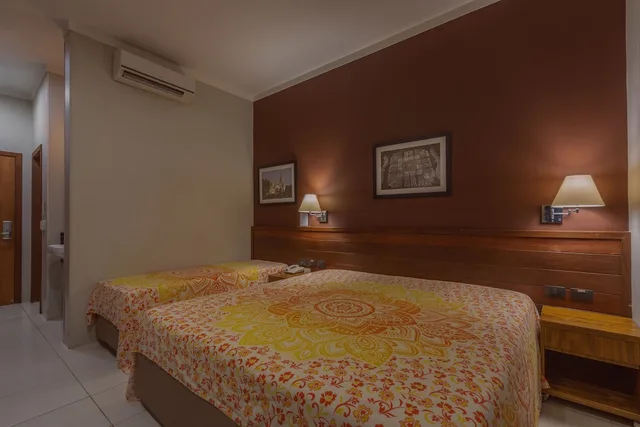 غرفة ديلوكس بسرير مزدوج وسرير فردي، TAJ HOTEL 1/7