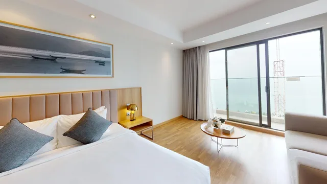 غرفة فاخرة بسرير مزدوج بإطلالة على البحر بشرفة، Nagar Hotel Nha Trang 1/2
