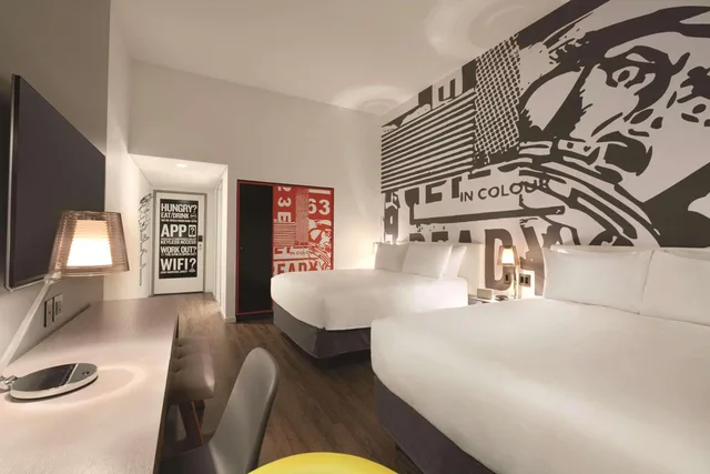 غرفة بسرير كوين لذوي الإعاقة، Radisson Red Minneapolis Downtown 1/1