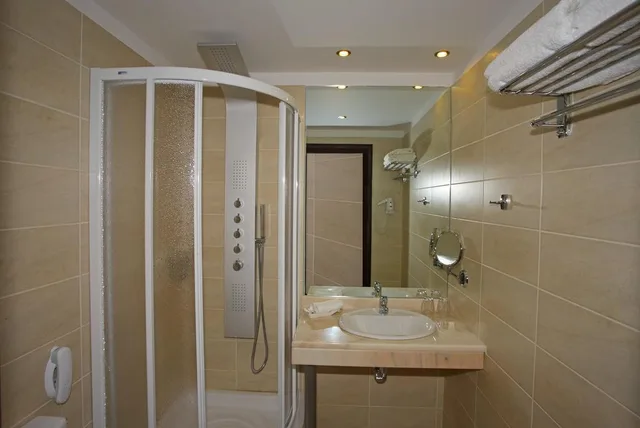 غرفة قياسية بسرير مزدوج أو سريرين منفصلين، Olympic Palladium Hotel 2/2