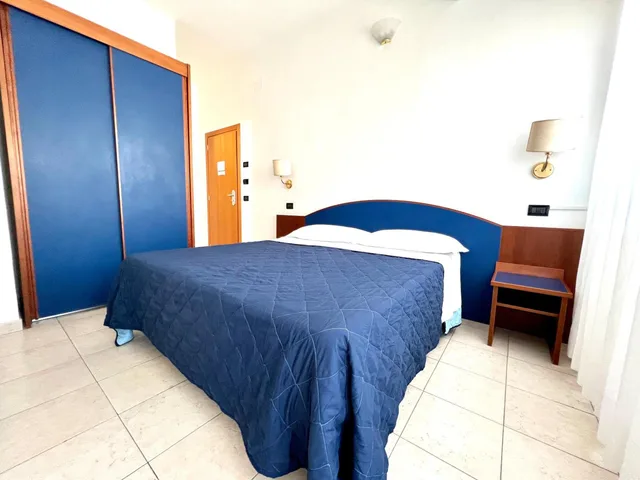 غرفة بسرير مزدوج بإطلالة على البحر، Hotel Montecarlo 5/10