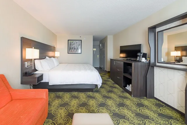 Standard, Double Bed, Holiday Inn Charlottesville-Univ Area 7/9