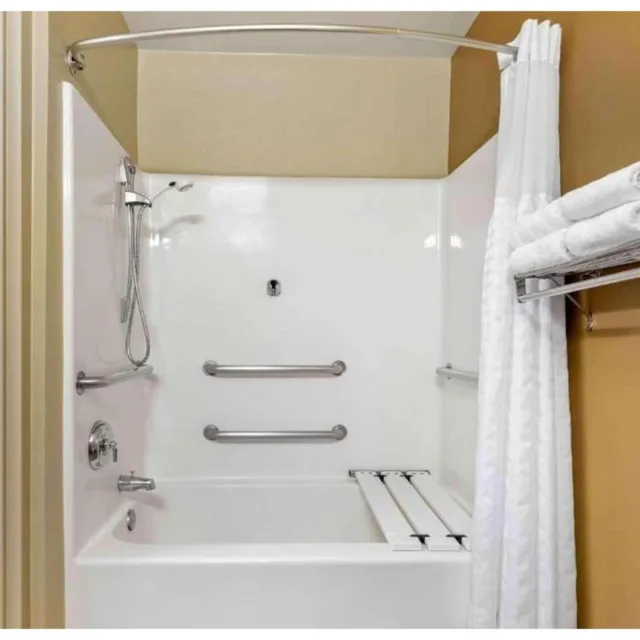 غرفة بسريرين مزدوجين بمطبخ لذوي الإعاقة، Studio 6 Extended Stay Fishkill Route 9 NY 4/5
