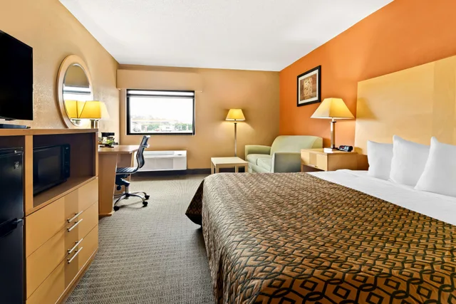 غرفة بسرير كينج لذوي الإعاقة، Best Western Paducah Inn 2/3