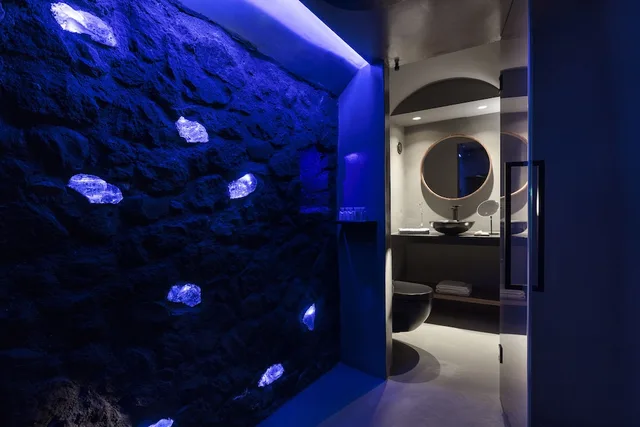4 Bedrooms, Interior, Wellness, Villa, 2 King Beds, 3 Beds, 2 Queen Beds, Outdoor Jetted Tub، Kivotos Santorini 8/8