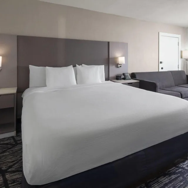 غرفة بسرير كينج لذوي الإعاقة، La Quinta Inn Omaha West 2/4