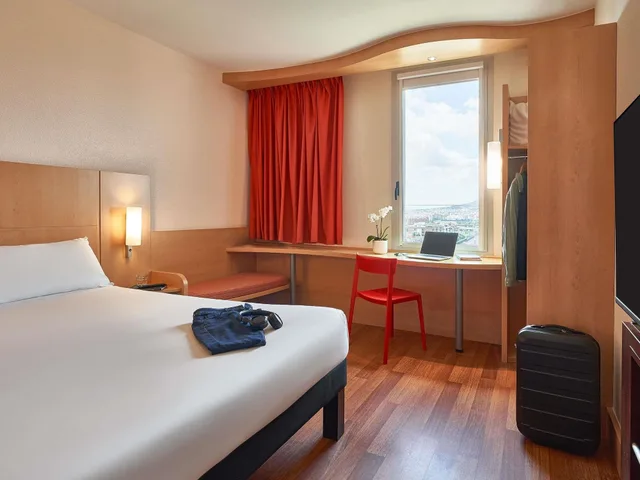 Standard, Multiple Beds، Ibis Barcelona Santa Coloma 2/7