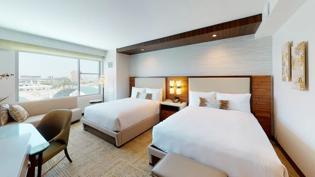 غرفة ديلوكس بسريرين كوين بإطلالة على المدينة، Jw Marriott Anaheim Resort 1/5