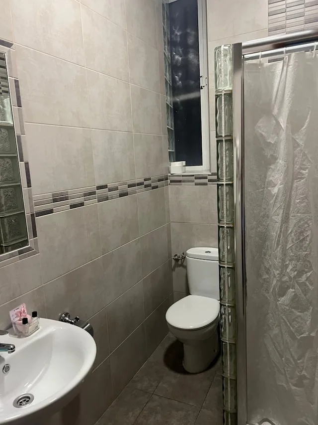 Room, Triple, 3 Beds, Private Bathroom, Ground Floor, Pension Catedral 9/10