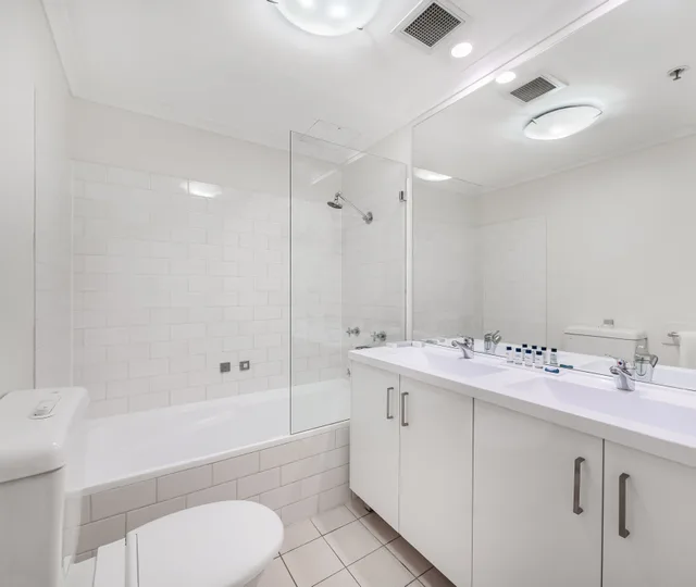 Two Bedroom City View Apartment، Oaks Sydney Goldsbrough Suites 7/8